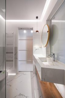 Sovereign Suite- Steps from Kato Patisia Metro - 8