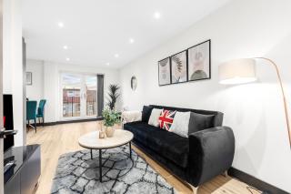 Luxurious Modern 2 Bedroom Apartment with Terrace - 0