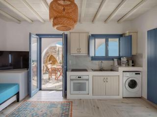 Folegandros Enchanting Moniasma Home, Sunset Views - 5