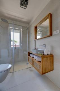 Palmezzo Beachfront Suites with Heated Pool - 5