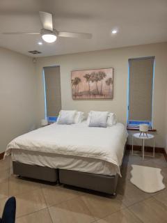 Hyde Park Luxury Home - 8