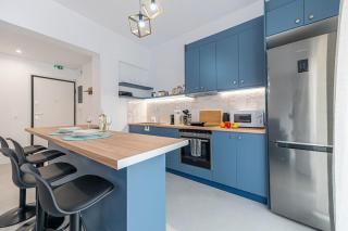 Stylish Keramikos 2BR, Bar Kitchen & Balcony - 9