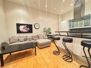 LIVE LIKE TRANQUiL URBAN OASiS KING BED - 9