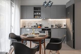 Bright Keramikos 2BR, Wraparound Balcony & Dining - 7