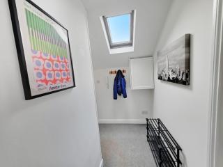 Top Floor 2 Bedroomed Flat Sleeps 4 Free Wi-Fi - 6