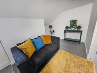 Top Floor 2 Bedroomed Flat Sleeps 4 Free Wi-Fi - 3