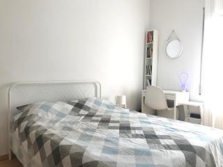 Modern and Elegant Barcelona Apartment - 7