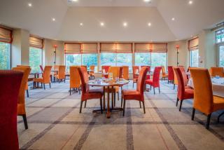 Metropole Hotel and Spa - 8