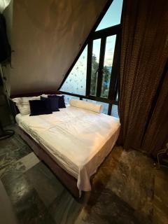 Elyu Jasons home with netflix and parking - 5