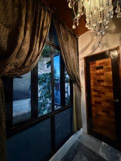 Elyu Jasons home with netflix and parking - 6