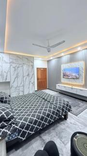 Executive 2-Bedroom Furnished House Portion - Full Amenities, B-17 Islamabad - 7