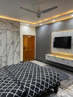 Executive 2-Bedroom Furnished House Portion - Full Amenities, B-17 Islamabad - 6