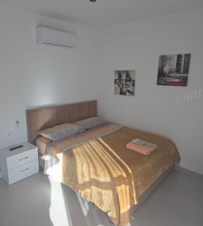 AJ Studio Apartments - 9