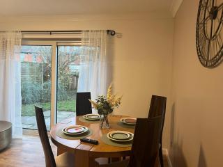 2-Bedroom Cozy Apt w parking and sunny garden - 8