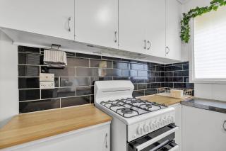 Hoppers Crossing Hideaway Giant Backyard - 1