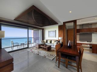 Pullman Oceanview Sanya Bay Resort & Spa - 8
