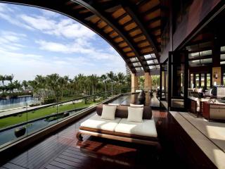 Pullman Oceanview Sanya Bay Resort & Spa - 1