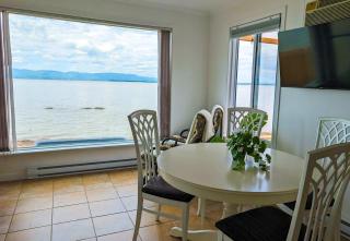 Chalet #11 Waterfront with Spa, Wifi & AC - 6