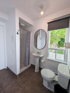 Chalet #11 Waterfront with Spa, Wifi & AC - 1