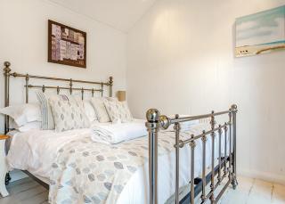 Beach Cove Coastal Retreat - 6