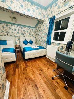 Crompton Guest House - 1