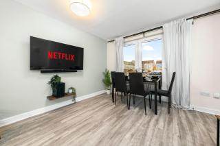 Urban Elegance - Spacious 5-Bed Home in Glasgow - 9