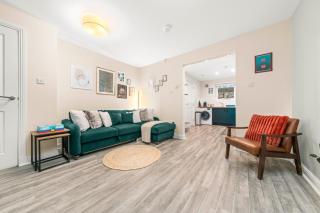 Urban Elegance - Spacious 5-Bed Home in Glasgow - 3