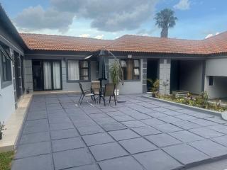 MorningMist Boutique 27 Room 4 - 8