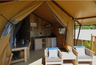 Camping, hébergement insolite proche de Vulcania - 2