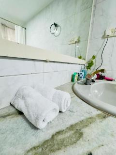 Family Room Shared Bathroom - 5