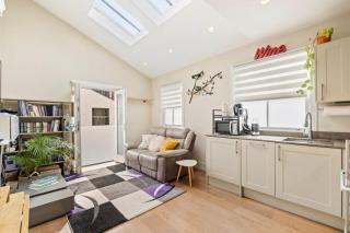 Bright and airy flat in Fulham Zone 2 with fast commute to Central London - 7