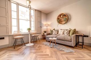 Artizan's Den - central, Japandi style - 0