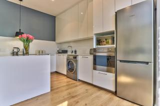 Table Mountain Facing Gem - 3