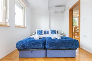 Lihnidos Home Lakefront 2BR 2Bath 2 Balconies - 4