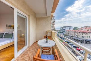 Lihnidos Home Lakefront 2BR 2Bath 2 Balconies - 2