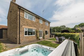 Stunning farm stay with hot tub in the Peaks - 0