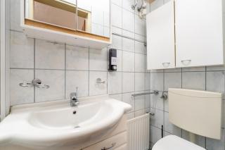 Quiet Studio - 2 Single Beds - Central - Netflix - 8