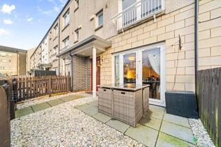 Urban Elegance - Spacious 5-Bed Home in Glasgow - 5