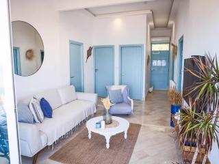 La Vague Bleue apartment with feet in the water - 8