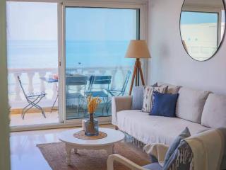 La Vague Bleue apartment with feet in the water - 6