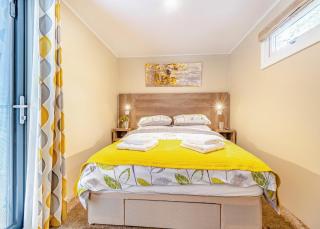 Woodland Lakes Boutique Lodges - 1