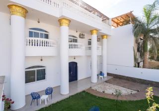 Home of ISIS Guesthouse - 9