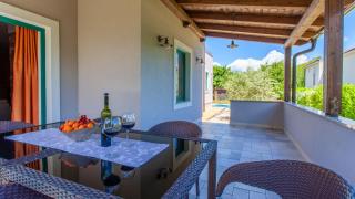 Villa Tara with beautiful heated pool by Villas Gu - 8