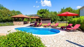 Villa Tara with beautiful heated pool by Villas Gu - 9
