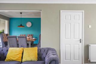 Elegant 4 Bed House - Parking and Garden -Sleeps 8 - 7