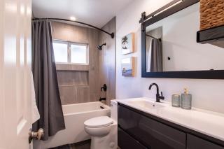 Luxury Bayview Oasis • Pool Spa Games Views - 8