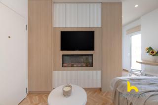 Hideaway near Acropolis, Hammam Shower, Fireplace! - 2