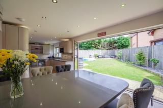 Spacious 4 Bed House - Sleeps 8 - 7