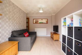 Spacious 4 Bed House - Sleeps 8 - 2