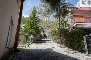 Hubstay Hillside Residence with Private Jacuzzi - 9